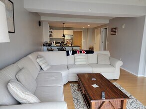 2 Earhart St, Unit 314 in Cambridge, MA - Building Photo - Building Photo