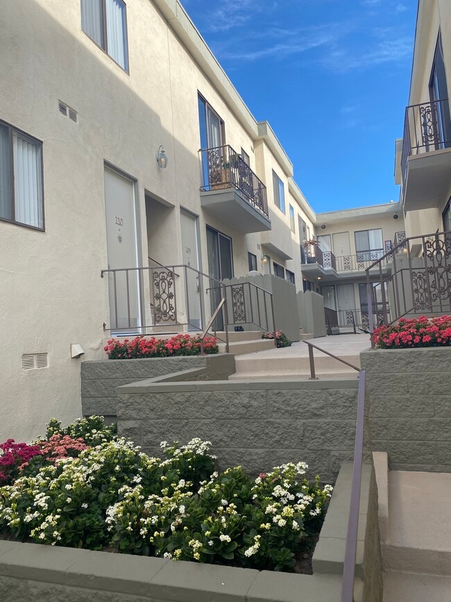 11930 Gorham Ave in Los Angeles, CA - Building Photo - Building Photo