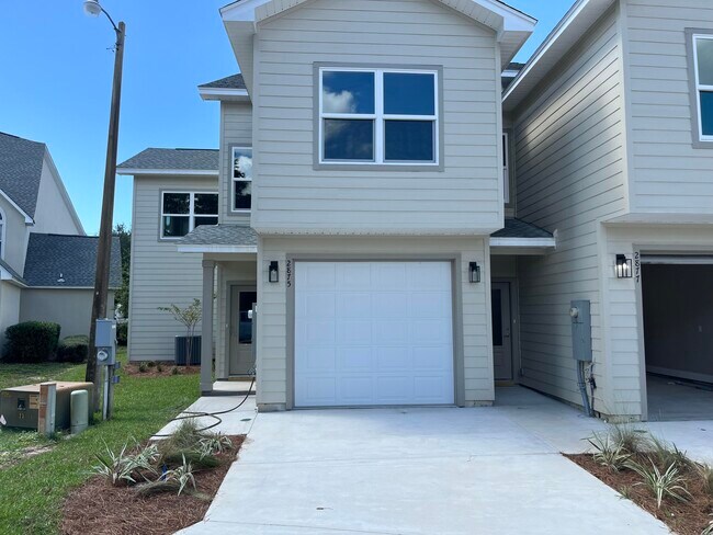 2875 Leahs Ln in Navarre, FL - Building Photo - Building Photo