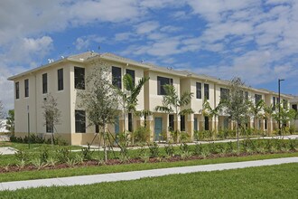 Willow Lake in Miami Gardens, FL - Foto de edificio - Building Photo