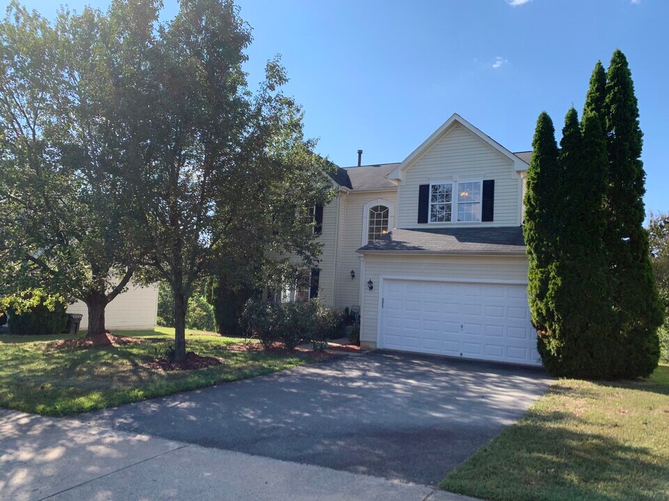 18 Crimson Way in Fredericksburg, VA - Building Photo