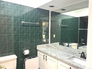 1023 Heritage Vlg in Southbury, CT - Building Photo - Building Photo