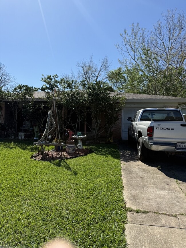 1761 El Mar Ln in Seabrook, TX - Building Photo - Building Photo