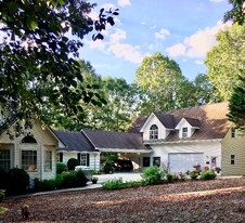 4438 Gillsville Hwy in Gillsville, GA - Building Photo