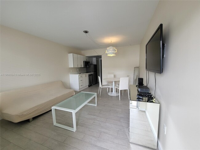 1601 Meridian Ave in Miami Beach, FL - Building Photo - Building Photo