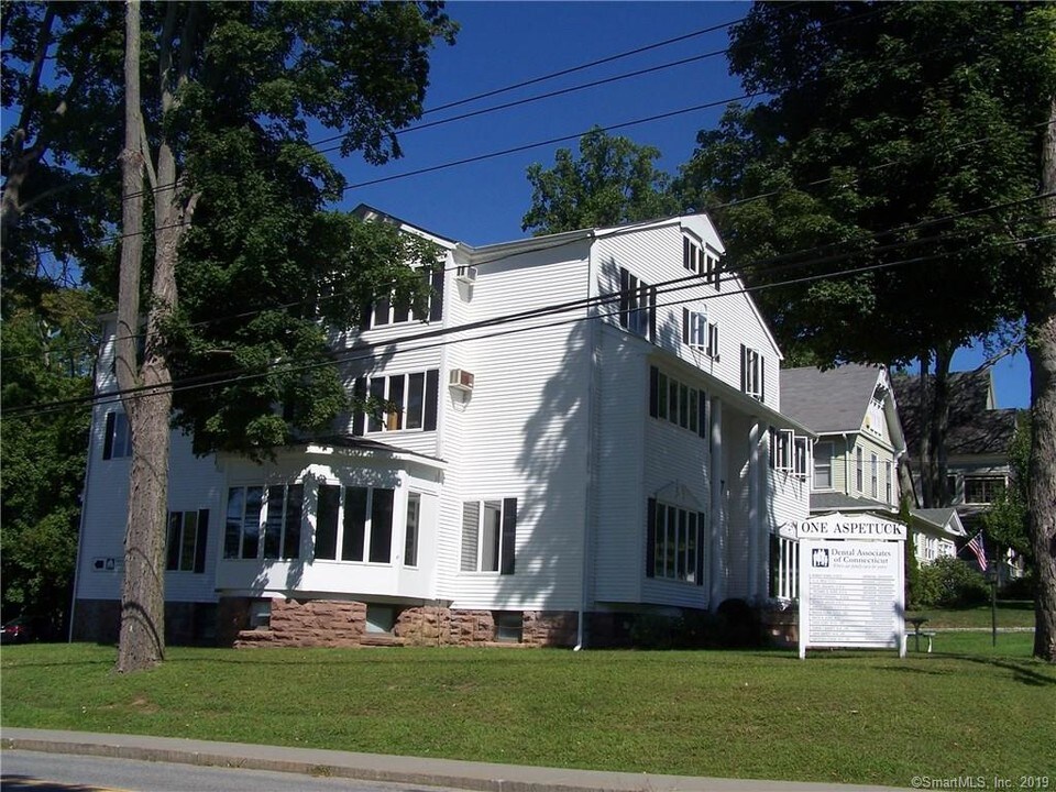 1 Aspetuck Ave-Unit -C in New Milford, CT - Building Photo