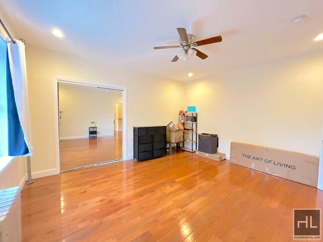 58-06 43rd Ave in Queens, NY - Building Photo - Building Photo