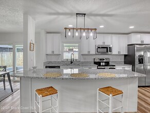 872 Sadnet Cir NE in Palm Bay, FL - Building Photo - Building Photo