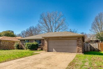 6106 Big Springs Dr in Arlington, TX - Building Photo - Building Photo