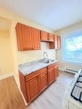 1617 Chapel St, Unit C1 in New Haven, CT - Building Photo - Building Photo