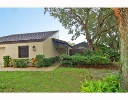 3939 Glen Oaks Manor Dr in Sarasota, FL - Building Photo