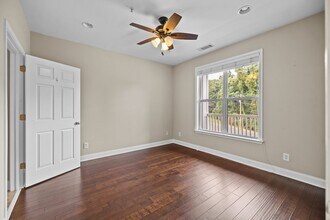 1000 E Woodlawn Rd in Charlotte, NC - Building Photo - Building Photo