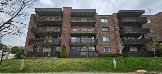 930 Taylor Dr in Gurnee, IL - Building Photo - Building Photo