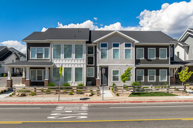 Gentile Station in Layton, UT - Foto de edificio - Building Photo