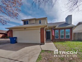 809 Waggoman Rd in Fort Worth, TX - Building Photo