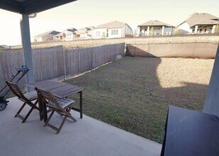 8014 Purple Aster Pass in Lago Vista, TX - Foto de edificio - Building Photo