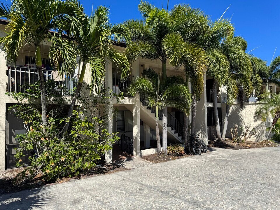 1025 S L St-Unit -2 in Lake Worth Beach, FL - Building Photo