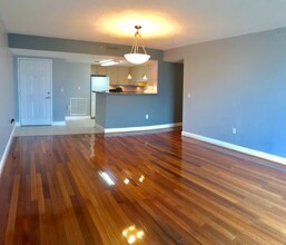 3000 SW 22nd St in Miami, FL - Foto de edificio - Building Photo