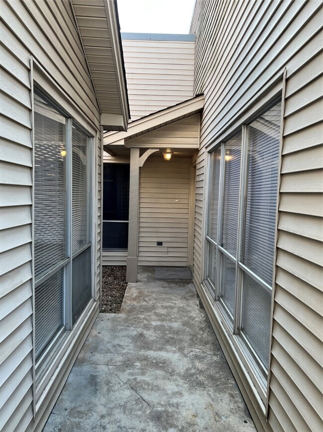 327 Maybrook Dr in Houston, TX - Building Photo - Building Photo