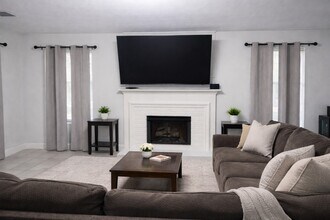 16910 Country Bridge Rd in Houston, TX - Foto de edificio - Building Photo