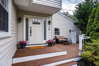 5 Lynn Dr in Toms River, NJ - Building Photo - Building Photo