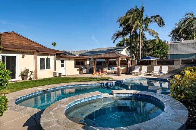 property at 6036 Winfield Ave