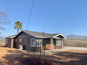 508 Mansfield Rd in Hollister, CA - Building Photo - Building Photo