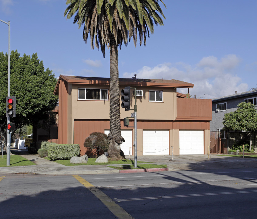 901 3rd St in San Fernando, CA - Building Photo