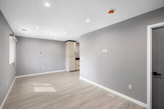 1361 Alameda Ave in Glendale, CA - Foto de edificio - Building Photo