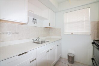 712 NE 8th St in Hallandale Beach, FL - Building Photo - Building Photo