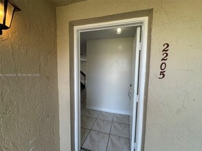 6255 SW 129th Pl in Miami, FL - Foto de edificio - Building Photo