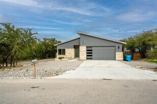 21802 Surrey Ln in Lago Vista, TX - Building Photo