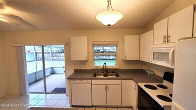 2115 Sierra St in Melbourne, FL - Foto de edificio - Building Photo