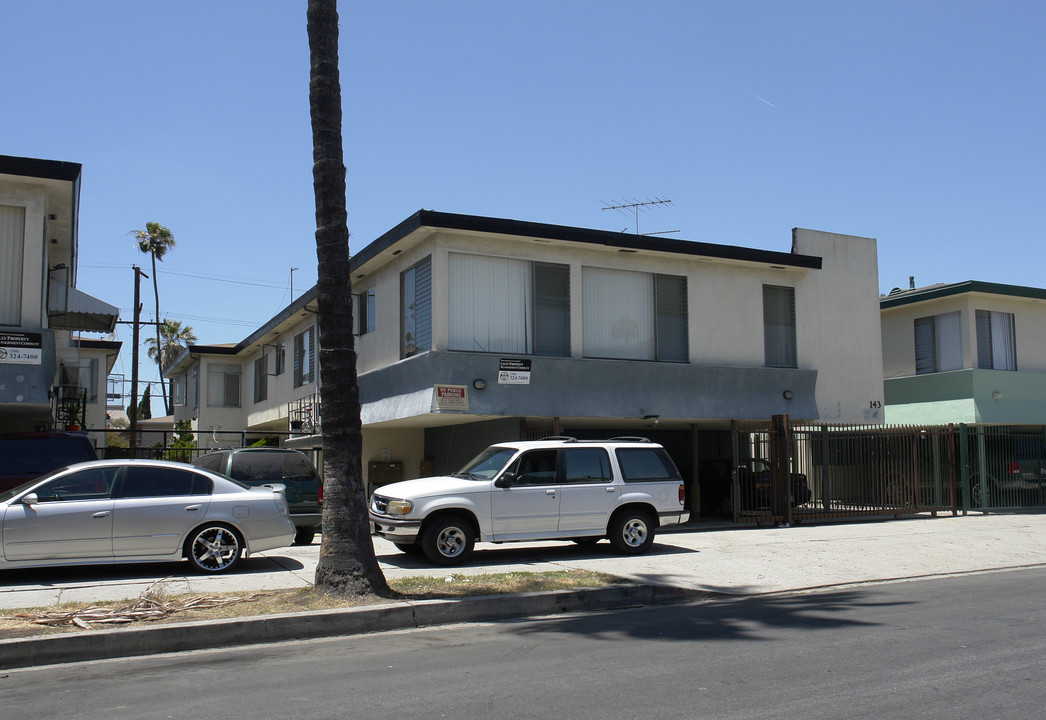 143 N Mariposa Ave in Los Angeles, CA - Building Photo