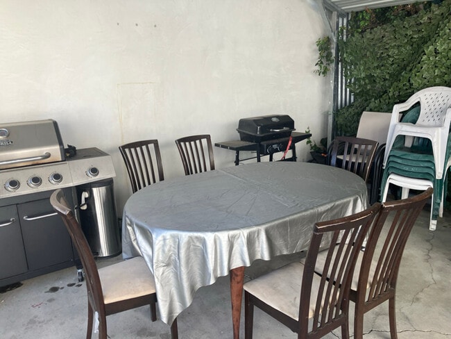 1415 Stearns Dr in Los Angeles, CA - Building Photo - Building Photo