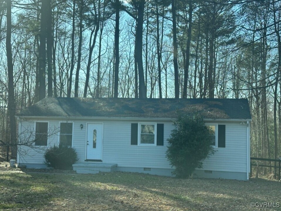 15810 Saddlebrook Rd in Chesterfield, VA - Building Photo