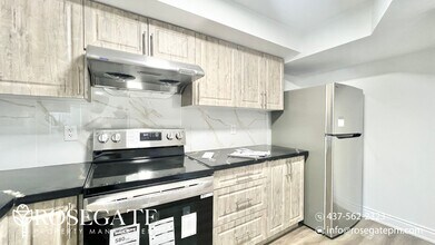 24 Chase Crescent in Cambridge, ON - Building Photo - Building Photo