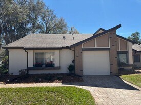 7415 Crestwood Dr in Spring Hill, FL - Building Photo