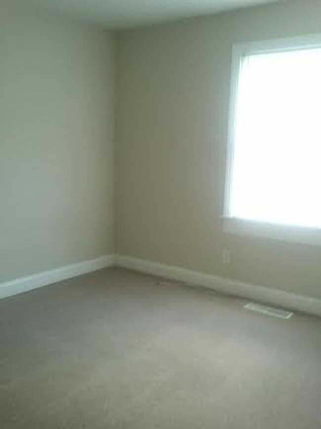 2453 Cecil Ave in Knoxville, TN - Foto de edificio - Building Photo