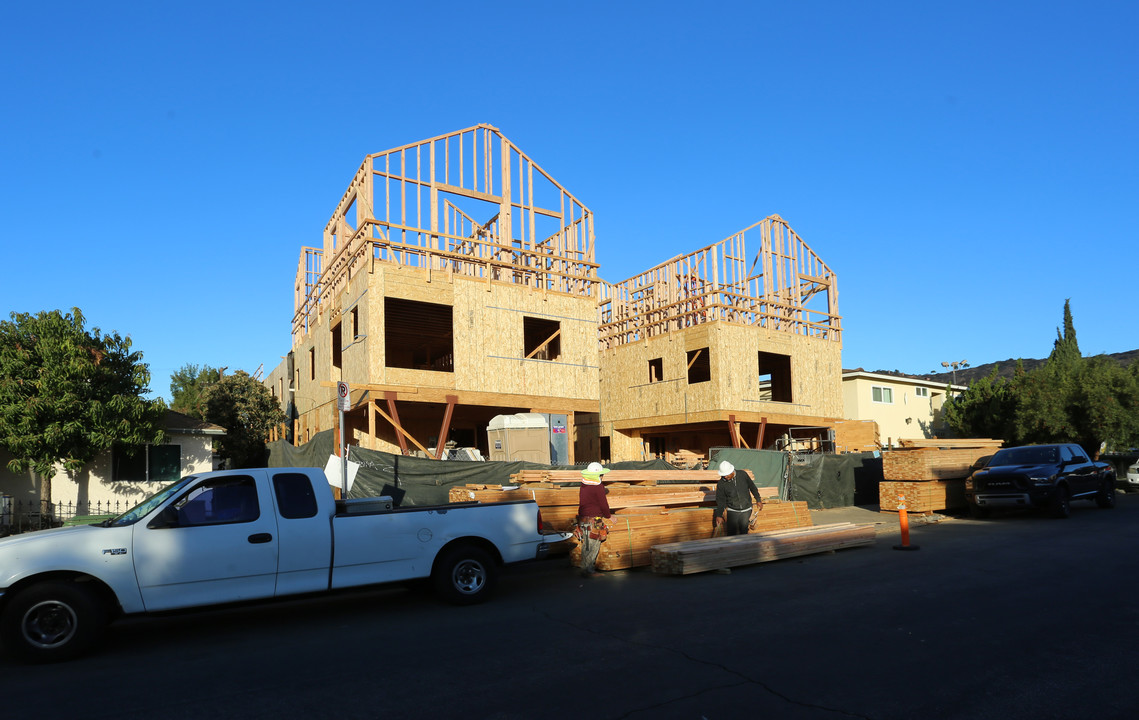 5085 Highland View Ave in Los Angeles, CA - Building Photo