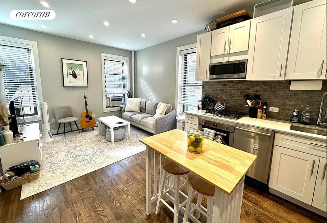 466 Amsterdam Ave in New York, NY - Building Photo