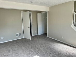 4393 N Norman Dr in Stow, OH - Foto de edificio - Building Photo
