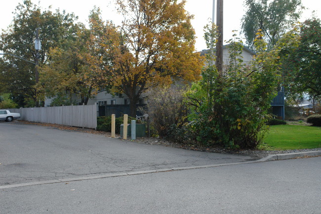 22 N Skipworth Rd in Spokane, WA - Foto de edificio - Building Photo