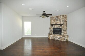413 Travis St in Roanoke, TX - Building Photo - Building Photo