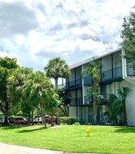 The Palms At Forest Hills - 2930 Forest Hills Blvd. in Coral Springs, FL - Foto de edificio - Building Photo
