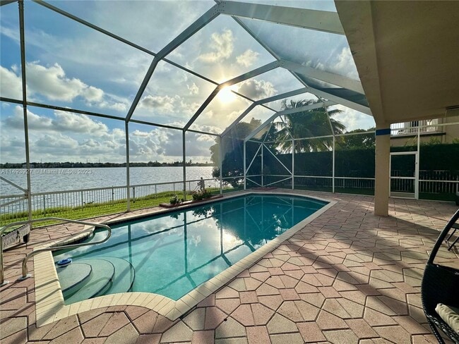 16826 SW 51st St in Miramar, FL - Foto de edificio - Building Photo