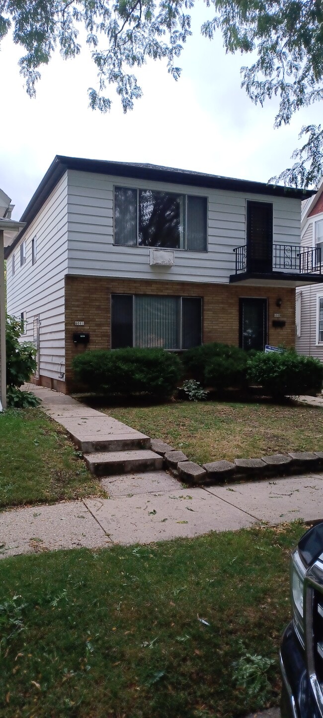 6011 W Lapham St, Unit upper
