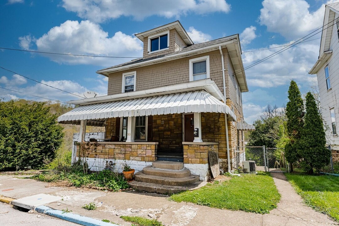 305 Lyndhurst St in Morgantown, WV - Building Photo