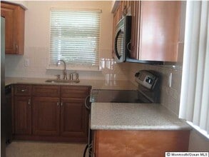 10B Maplewood Dr in Manchester Township, NJ - Building Photo - Building Photo