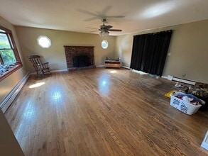 7 Chester St in East Northport, NY - Building Photo - Building Photo
